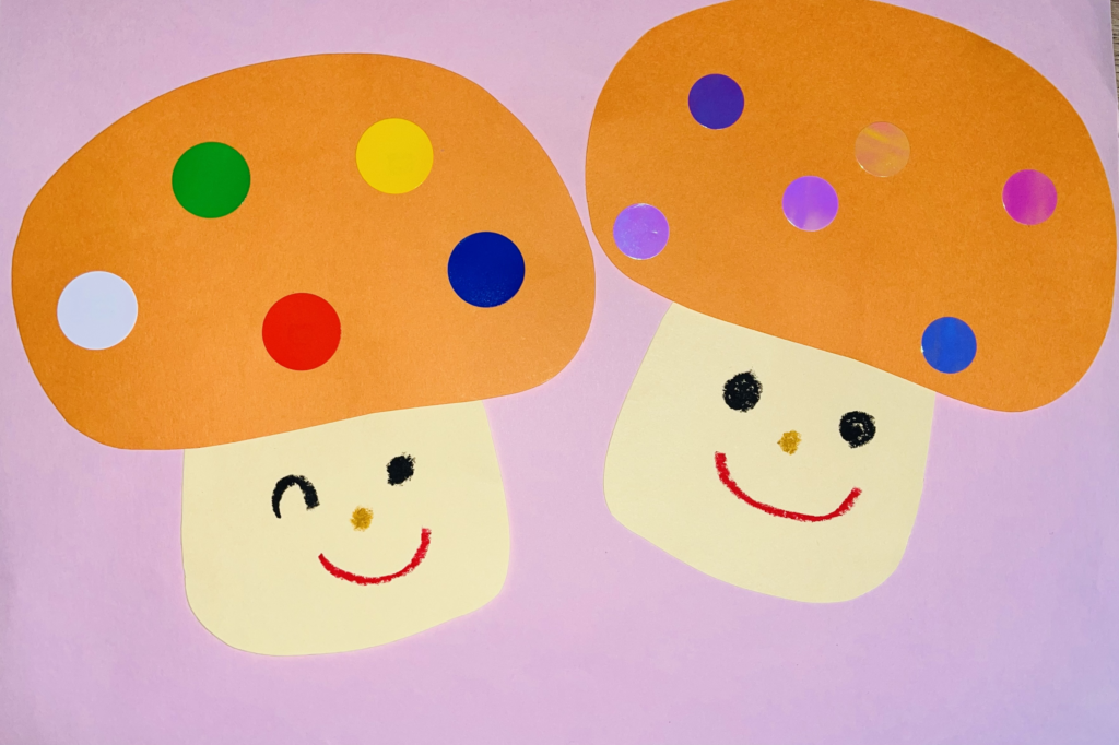 1歳児クラスで使えるきのこの画用紙製作
